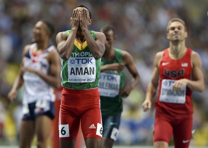 La commozione dell'atleta etiope. Action Images